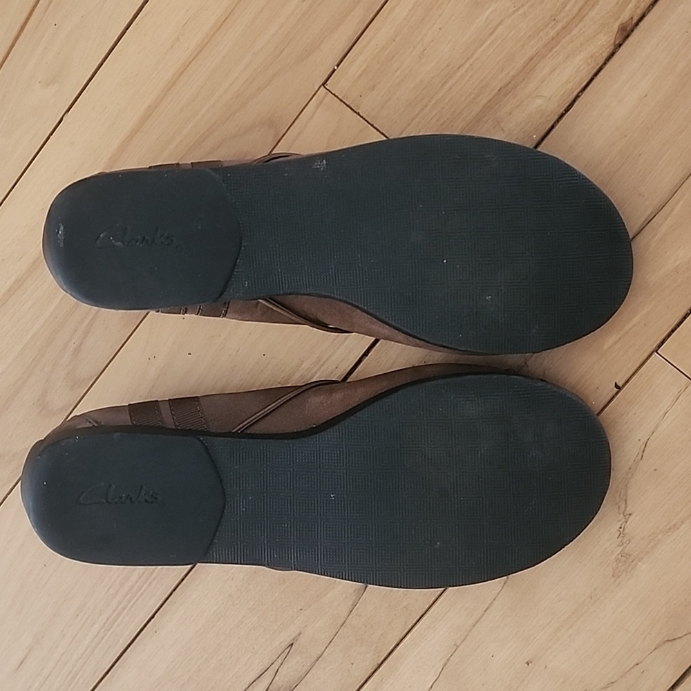 Clarks brown flat leather shoe - Picture 3 of 3